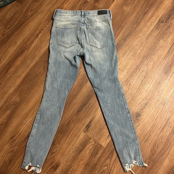 Barely worn Hollister jeans - Picture 3 of 3